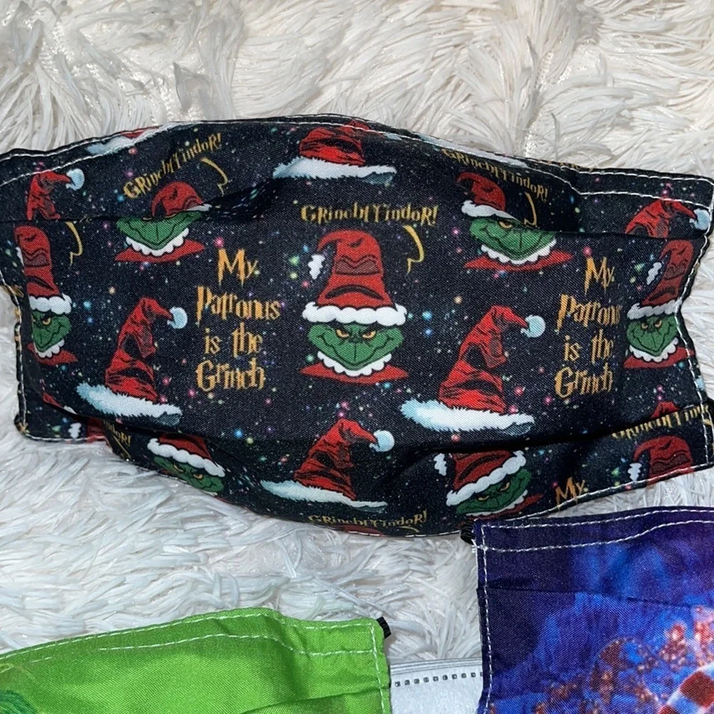 New set/3 Grinch face masks